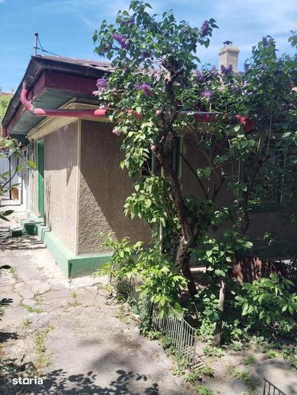 Casă cu 2 camere cu Teren 300 Mp în Rahova