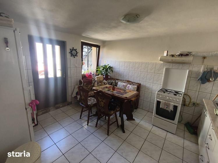 Casă cu 3 camere cu Teren 300 Mp în Muncitoresc
