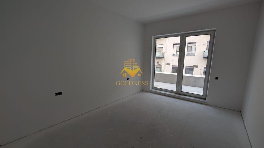 Apartament cu 4 camere semidecomandat, mobilat în Central