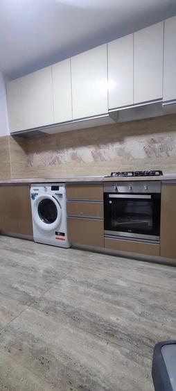 Apartament cu 3 camere decomandat în Berceni