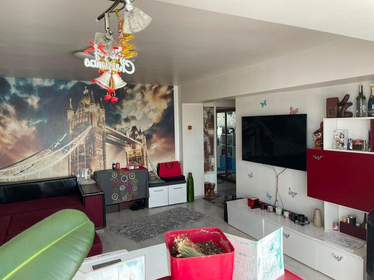 Apartament cu 3 camere decomandat în Central