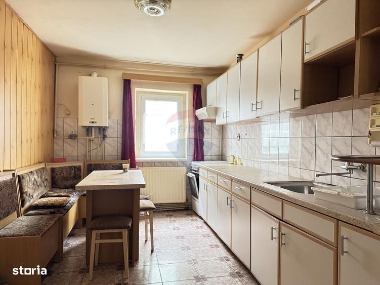 Apartament cu 3 camere decomandat în Vitrometan