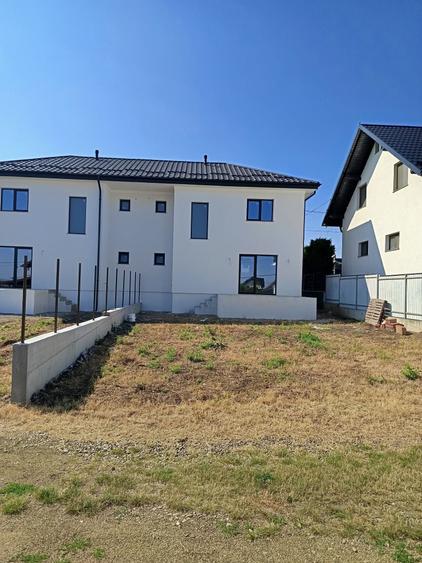 Casă cu 3 camere în Exterior Vest