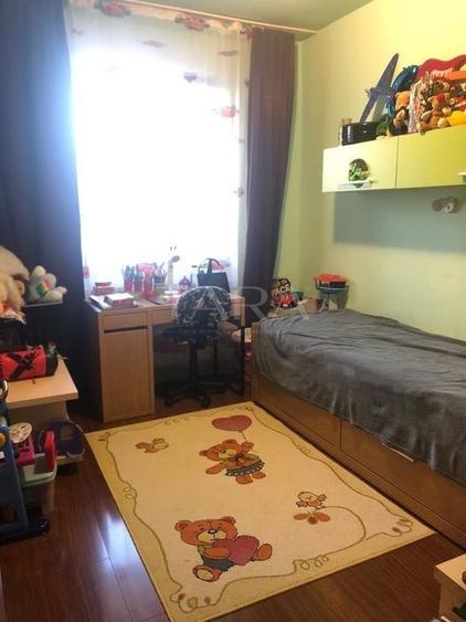 Apartament cu 3 camere decomandat, mobilat în Florești
