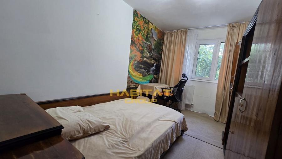 Apartament cu 3 camere semidecomandat în Berceni