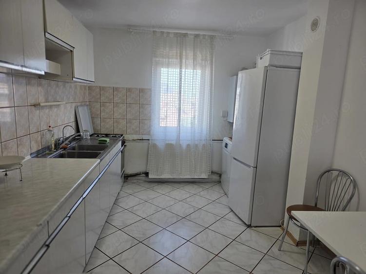 Apartament cu 3 camere decomandat în Dorobanți