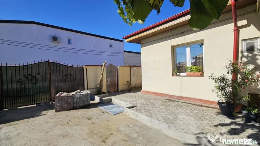 Casă cu 5 camere cu Teren 267 Mp în Pieptănari
