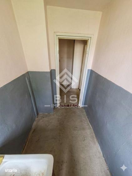 Apartament cu 3 camere semidecomandat în Decebal