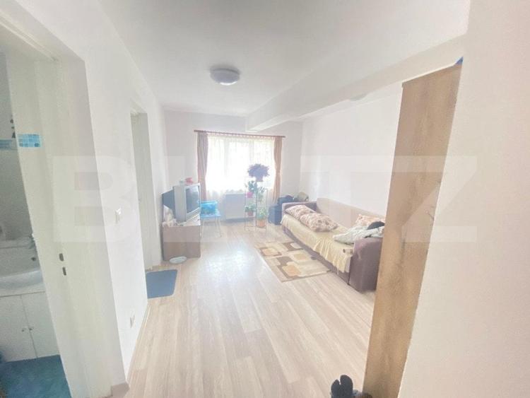 Casă individuală cu 12 camere cu Garaj în Florilor
