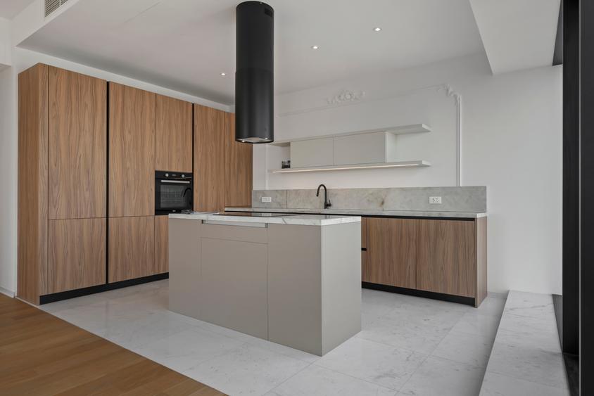 Apartament cu 4 camere semidecomandat, mobilat în Floreasca