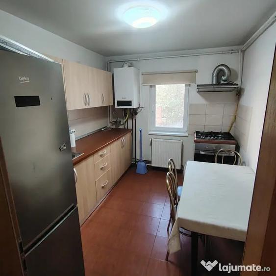 Apartament cu 2 camere semidecomandat în Soarelui