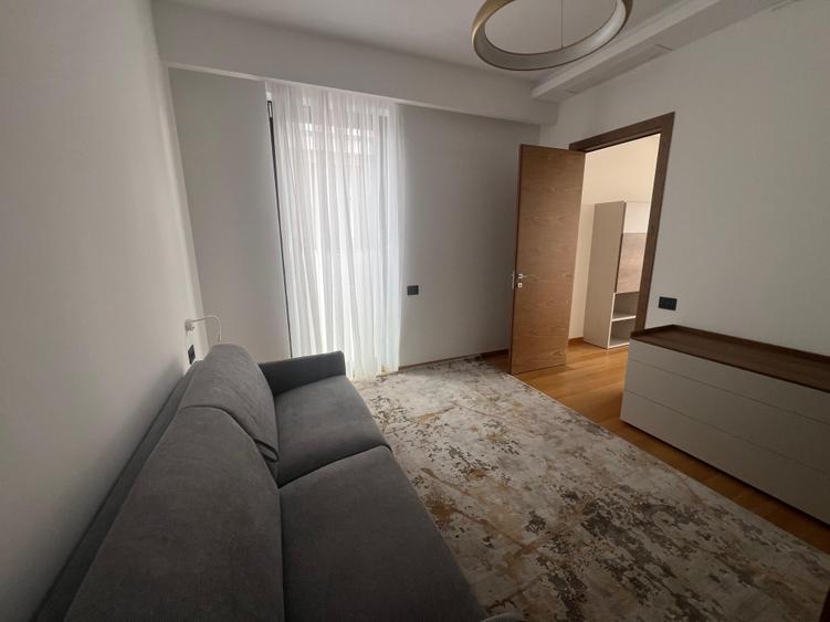 Apartament cu 4 camere decomandat, mobilat în Primăverii