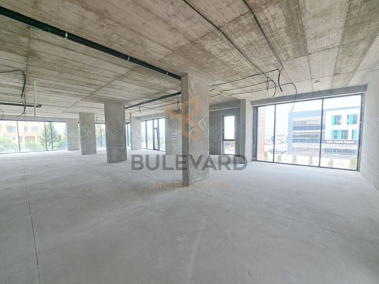 Spațiu comercial, de 1,365 mp, în Sânnicoară