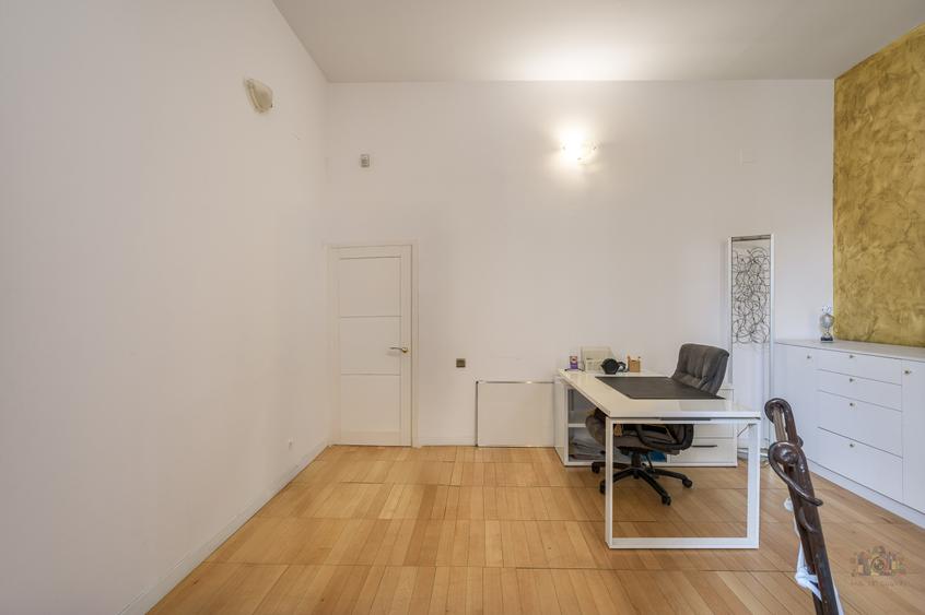Apartament cu 7 camere semidecomandat în Unirii