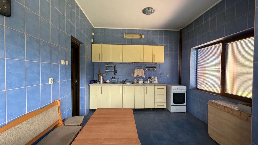 Casă individuală cu 12 camere cu Canalizare în Berceni