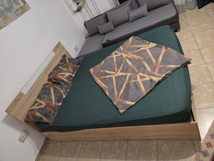 Apartament cu 20 camere semidecomandat în Universitate