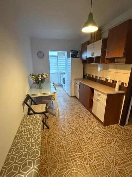 Apartament cu 2 camere decomandat, mobilat în Central