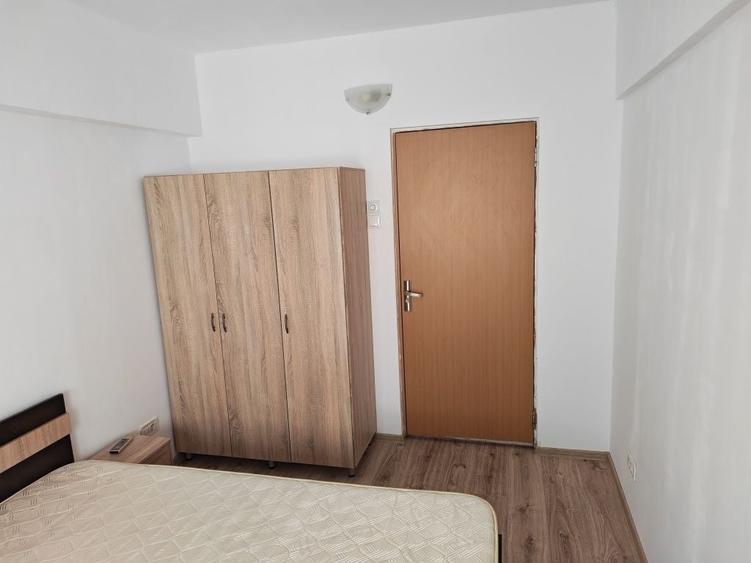 Apartament cu 3 camere decomandat în Fundeni