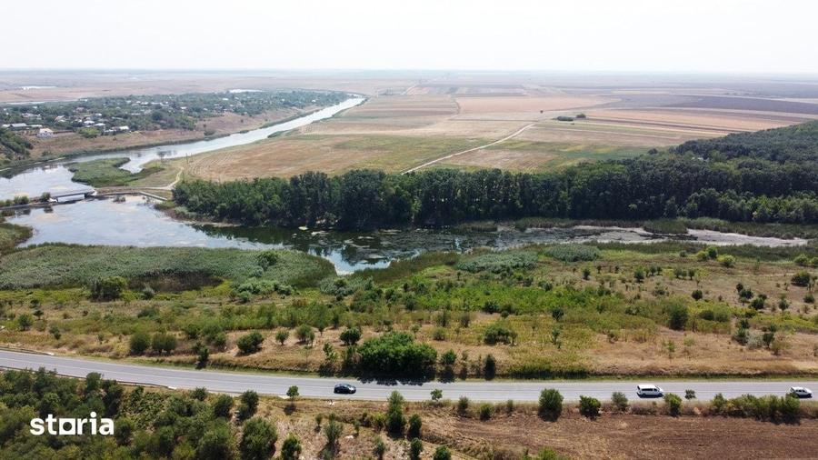 Teren de 2500 mp, în Ghimpați