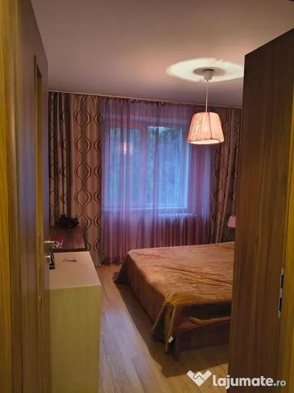 Apartament cu 3 camere decomandat în Lacul Tei