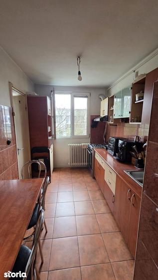 Apartament cu 3 camere semidecomandat, mobilat în Berceni — fotografia 1