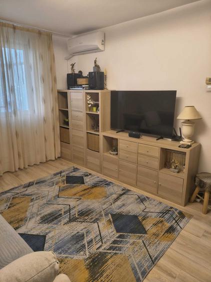 Apartament cu 2 camere semidecomandat în Progresul