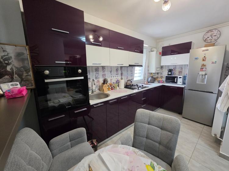 Apartament cu 3 camere semidecomandat, mobilat în 1 Decembrie 1918