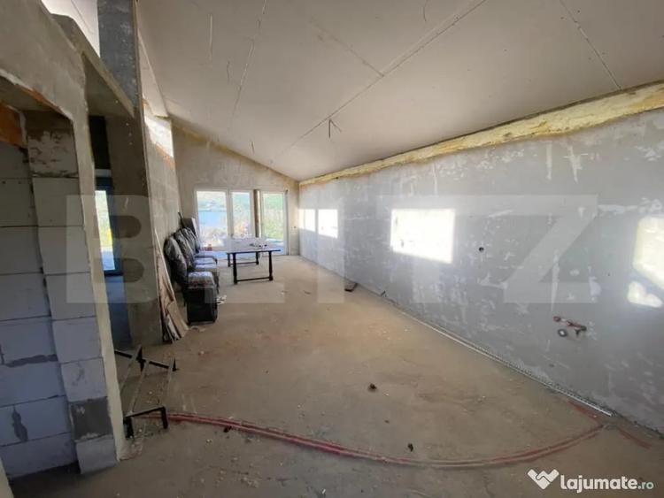 Casă cu 3 camere cu Teren 351 Mp în Câmpenești