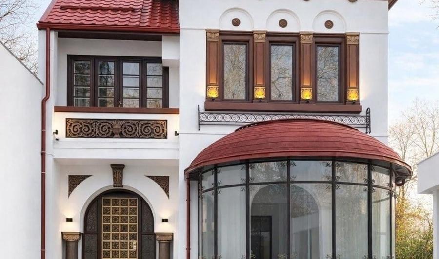 Casă cu 10 camere cu Teren 523 Mp în Victoriei