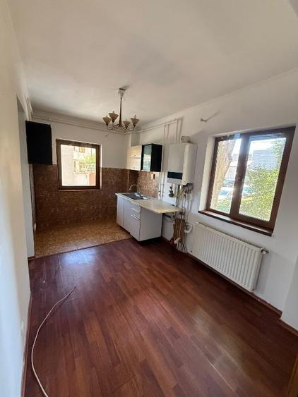 Apartament cu 3 camere decomandat în Casa de Cultură