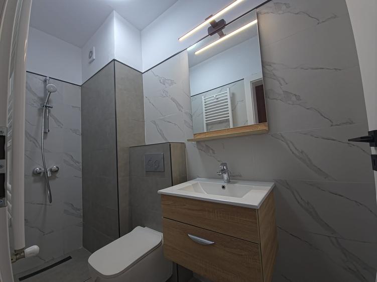 Apartament cu 3 camere decomandat, mobilat în Dacia