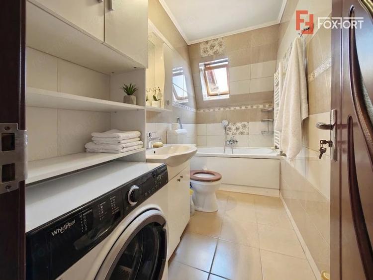 Apartament cu 3 camere semidecomandat în Girocului