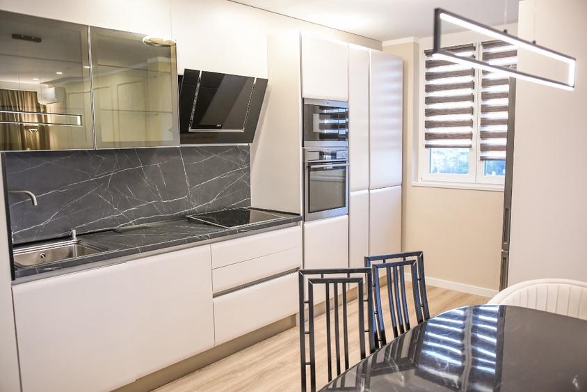 Apartament cu 3 camere decomandat, mobilat în Micălaca