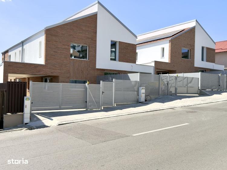 Casă cu 4 camere cu Teren 300 Mp în Central