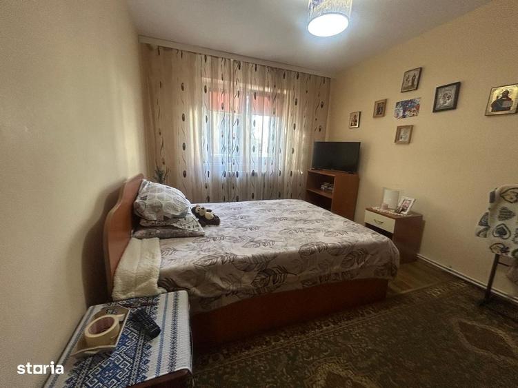 Apartament cu 3 camere semidecomandat în Mărăței