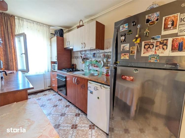 Apartament cu 3 camere decomandat în Astra