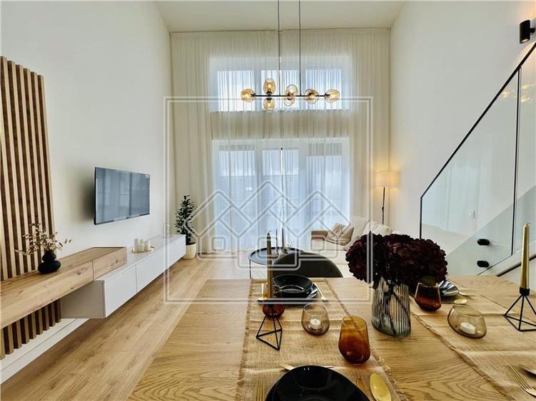 Penthouse cu 4 camere semidecomandat în Exterior Vest