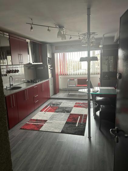 Apartament cu 3 camere decomandat în Exterior Vest
