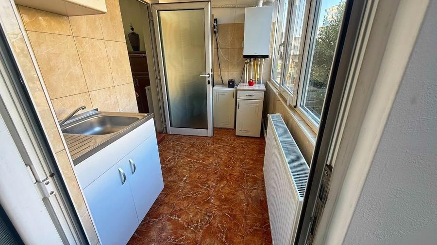 Apartament cu 3 camere decomandat, mobilat în Central