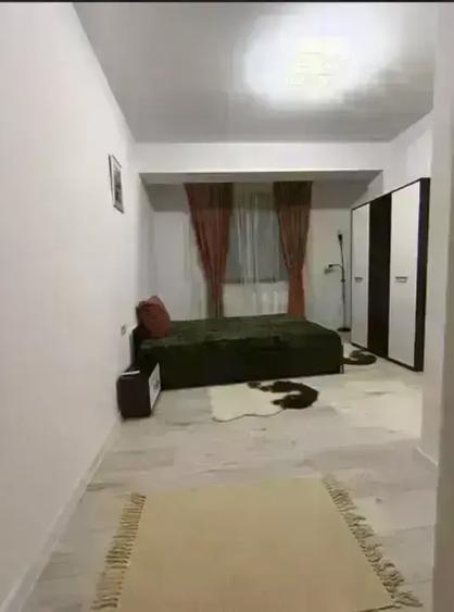 Apartament cu 3 camere semidecomandat, mobilat în Titan