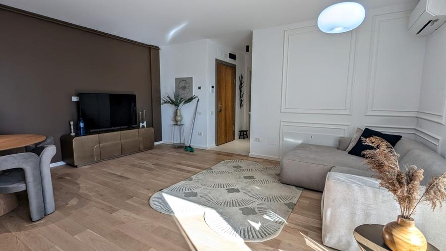Apartament cu 2 camere semidecomandat, mobilat în Central