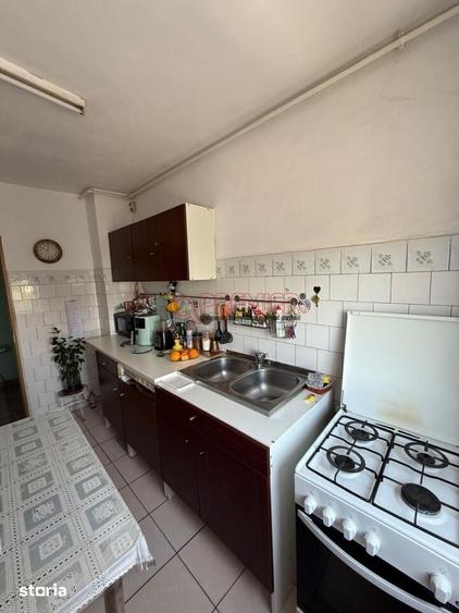 Apartament cu 4 camere în Berceni