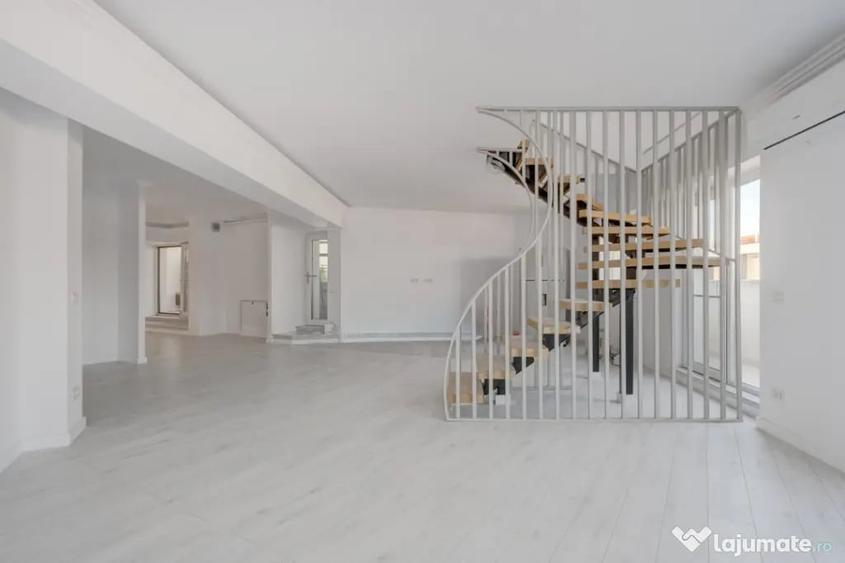 Apartament cu 6 camere decomandat în Timpuri Noi