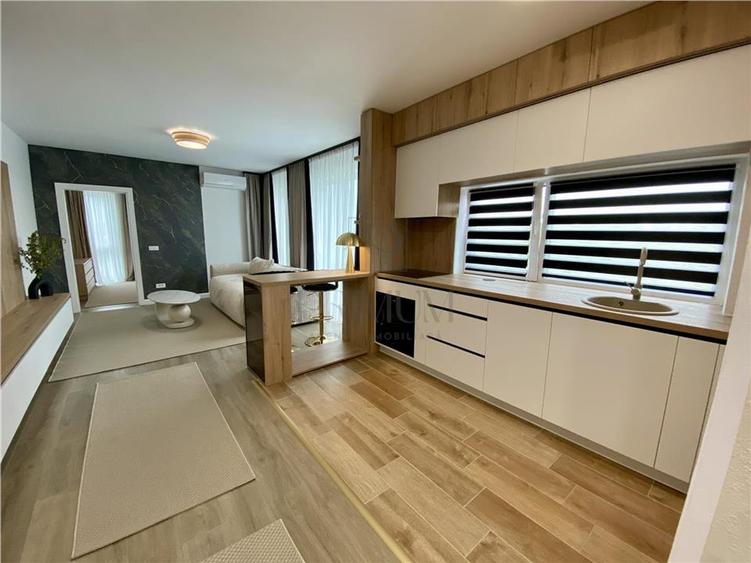 Apartament cu 2 camere semidecomandat, mobilat în Aradului