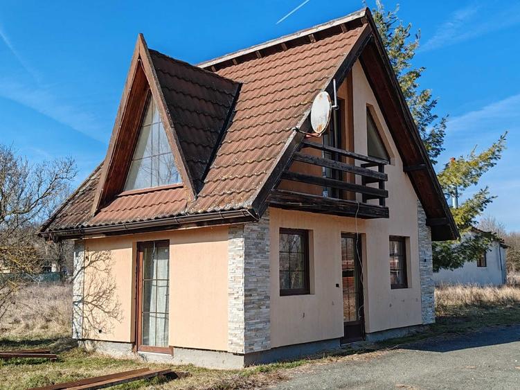 Casă cu 4 camere în Cuveșdia