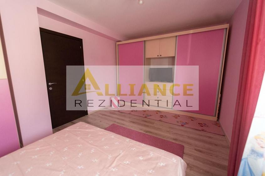 Casă individuală cu 4 camere cu Canalizare în Central