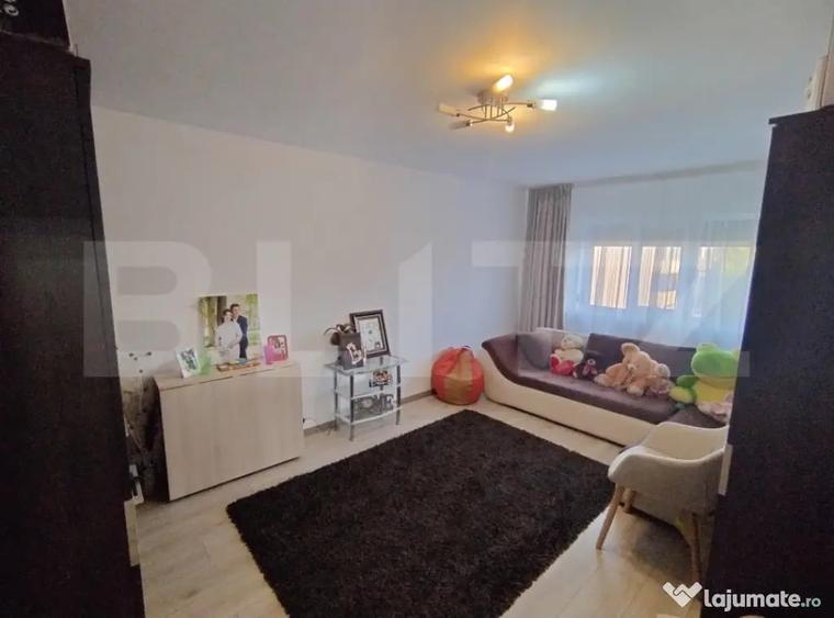 Apartament cu 3 camere decomandat în 1 Mai