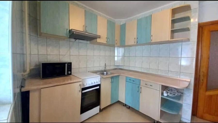 Apartament cu 3 camere decomandat în Nicolina