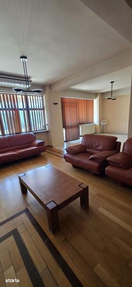 Apartament cu 4 camere în Democrației