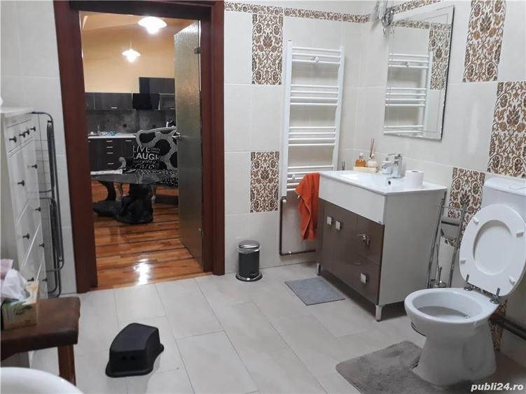 Casă cu 6 camere cu Teren 200 Mp în Central